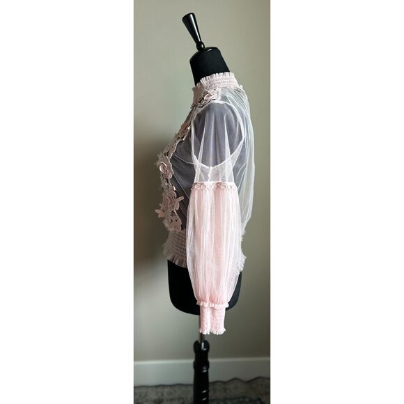 AIZA Sheer Pink Victorian Floral Appliqué Sheer Puff Sleeve Blouse One Size - Picture 7 of 7
